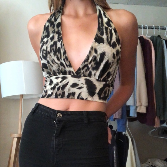 ✨Glamazon Animal Print Low Cut Halter Top✨ - Picture 5 of 5